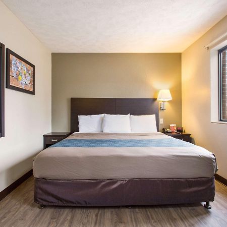 Red Lion Inn & Suites Olathe Kansas City Esterno foto
